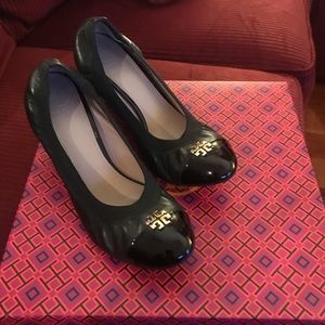 Tory Burch Black leather cap Jolie toe wedge pump